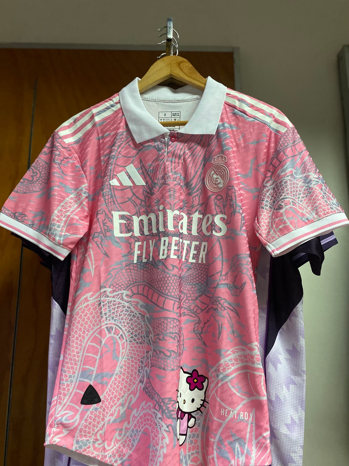 Real Madrid jugador Hello Kitty